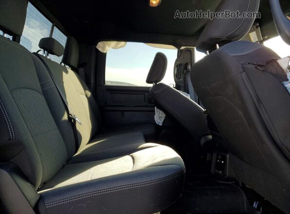 3C6UR5HL1RG313058 2024 RAM 2500 Black Widok tylnych siedzeń