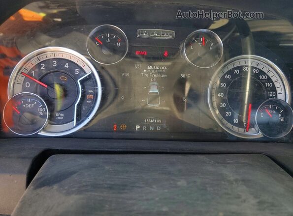 3C6UR5ML6JG257516 2018 RAM 2500 White Սարքավորումների վահանակի տեսք
