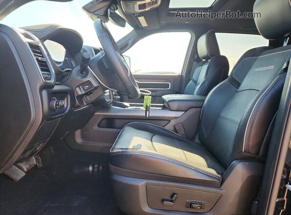 3C6UR5NL5RG229328 2024 RAM 2500 Black Front interior view