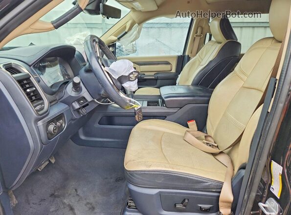3C6UR5SLXMG697102 2021 RAM 2500 Черный Вид салона спереди