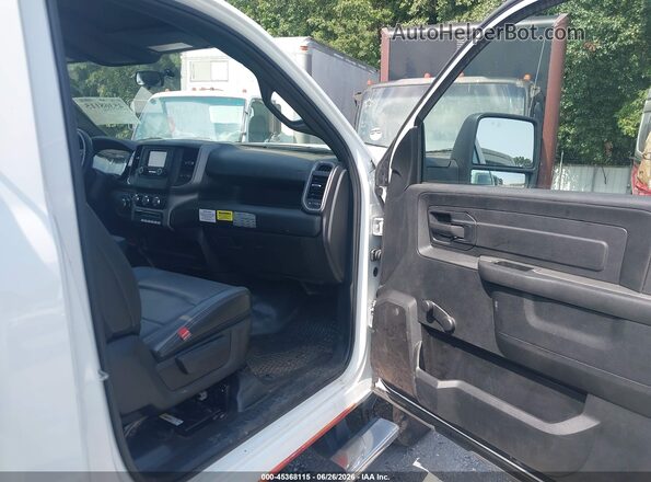 3C7WR4AJ4RG301882 2024 RAM 2500 White Սալոնի դիմացի տեսք