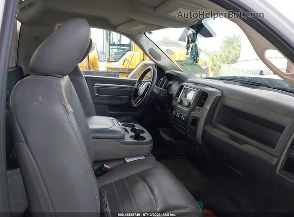 3C7WR4AT9GG335895 2016 RAM 2500 White Widok wnętrza z przodu