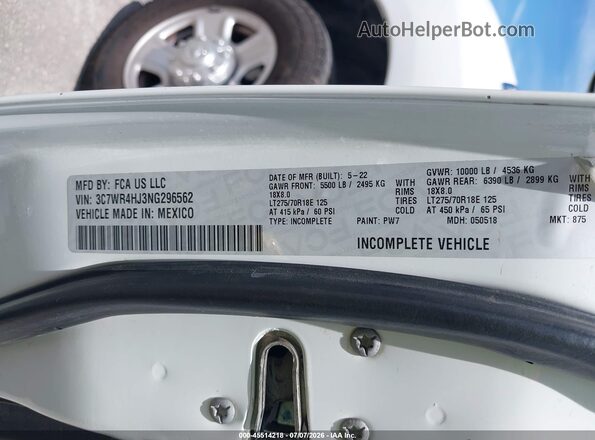 3C7WR4HJ3NG296562 2022 RAM 2500 White Engine compartment view