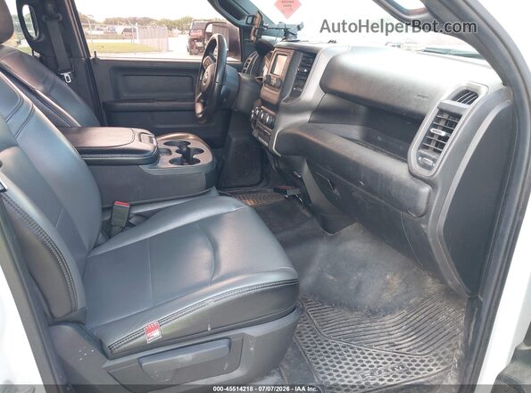 3C7WR4HJ3NG296562 2022 RAM 2500 White Front interior view