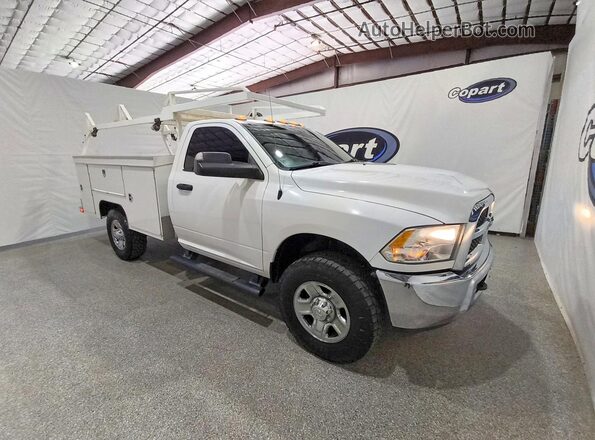 3C7WR8AL3HG677982 2017 RAM 3500 White Front right