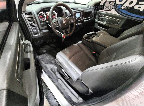 3C7WR8AL3HG677982 2017 RAM 3500 White Dashboard view