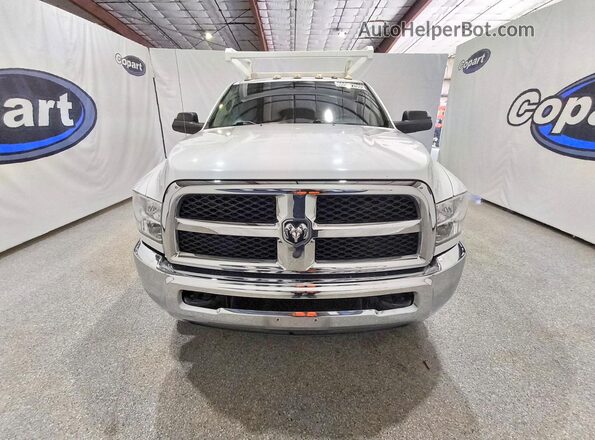 3C7WR8AL3HG677982 2017 RAM 3500 White Front view