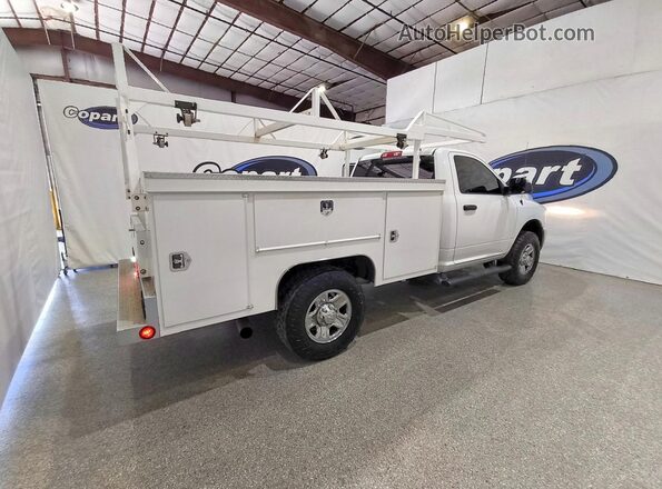 3C7WR8AL3HG677982 2017 RAM 3500 White Rear right