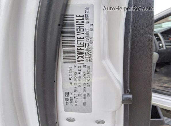 3C7WR8AL3HG677982 2017 RAM 3500 White Engine compartment view