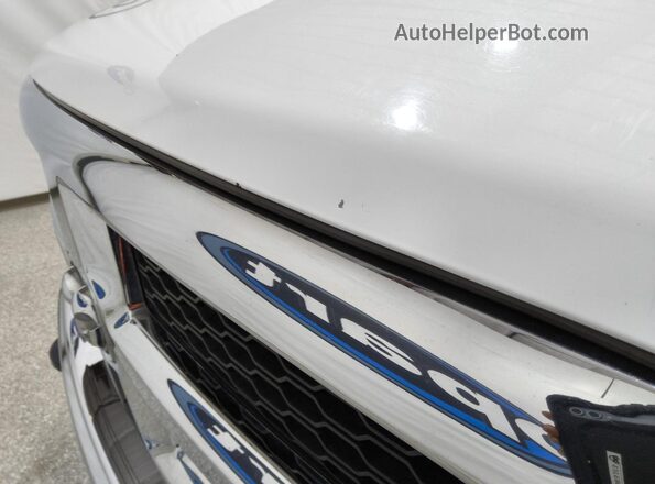 3C7WR8AL3HG677982 2017 RAM 3500 White 360 interior view