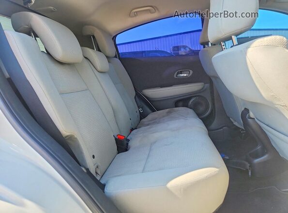 3CZRU5H36NM737628 2022 HONDA HR-V White Widok wnętrza z tyłu