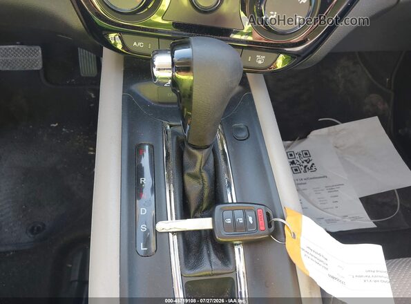 3CZRU5H37HM720731 2017 HONDA HR-V White Вид панелі приладів