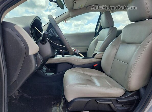 3CZRU5H3XHM708671 2017 HONDA HR-V Silver Սալոնի դիմացի տեսք