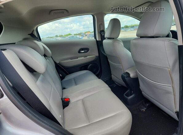 3CZRU5H3XHM708671 2017 HONDA HR-V Silver Սալոնի հետևի տեսք