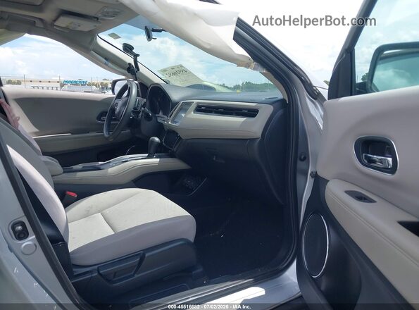 3CZRU5H51JM706833 2018 HONDA HR-V Silver Вид салону спереду
