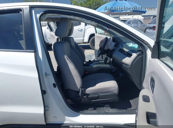 3CZRU5H54HM718260 2017 HONDA HR-V Белый Вид салона спереди