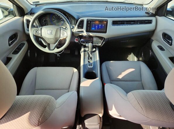 3CZRU6H56JM710835 2018 HONDA HR-V White Dashboard view
