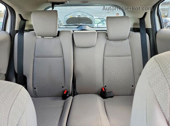 3CZRU6H56JM710835 2018 HONDA HR-V White Rear seats view