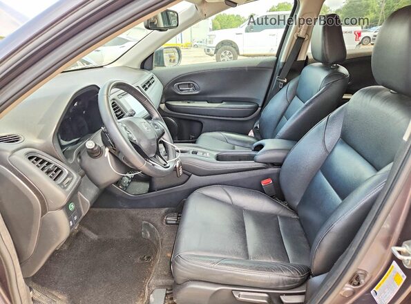 3CZRU6H71JM712400 2018 HONDA HR-V Gray Front interior view