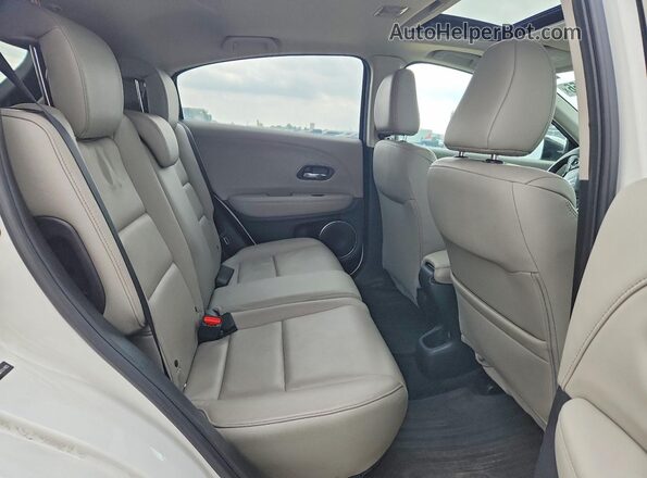 3CZRU6H77JM701465 2018 HONDA HR-V White Սալոնի հետևի տեսք
