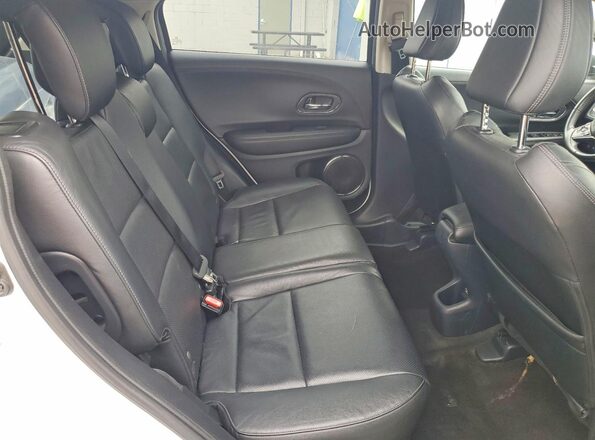 3CZRU6H77MM744174 2021 HONDA HR-V White Rear interior view