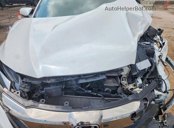 3CZRU6H9XKM704735 2019 HONDA HR-V White Rear interior view