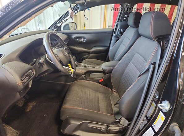 3CZRZ2H58PM736050 2023 HONDA HR-V Черный Вид салона спереди