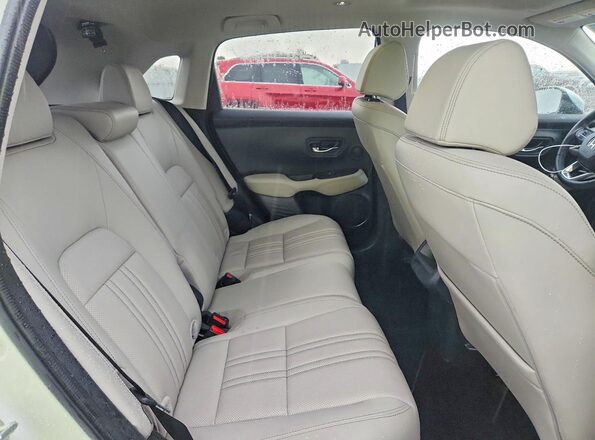 3CZRZ2H70TM701157 2026 HONDA HR-V White Rear seats view