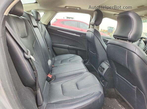 3FA6P0D9XJR188631 2018 FORD FUSION Silver Вид задніх сидінь