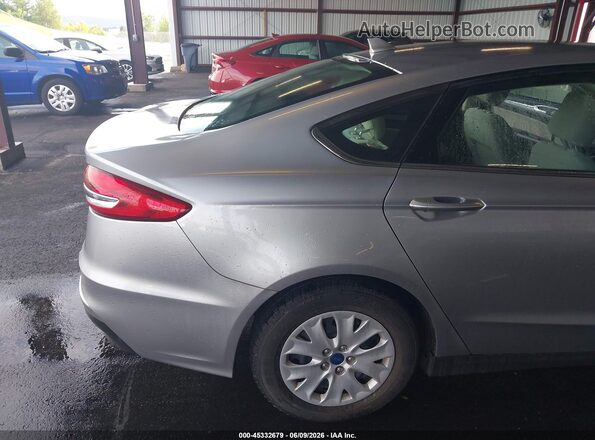 3FA6P0G76LR263077 2020 FORD FUSION Серебряный Вид спереди