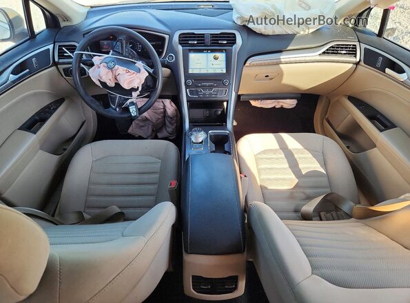 3FA6P0H70JR114675 2018 FORD FUSION Бежевый Вид панели приборов
