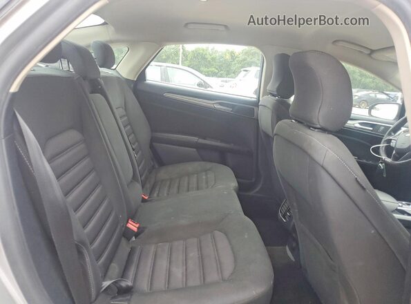 3FA6P0H70JR136028 2018 FORD FUSION Silver Widok tylnych siedzeń