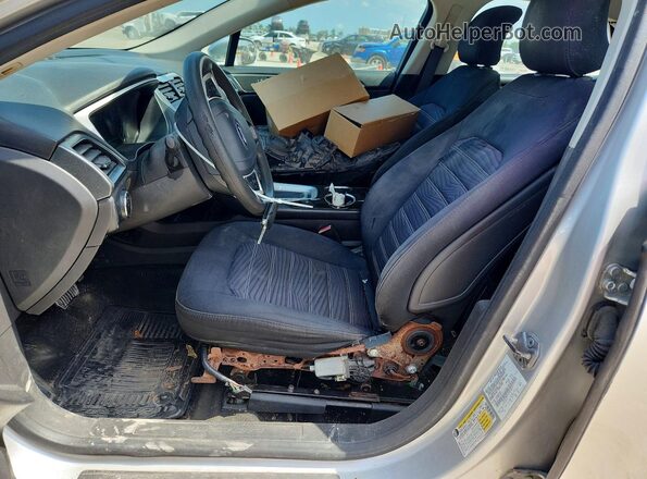 3FA6P0H71GR223249 2016 FORD FUSION Серебряный Вид салона спереди