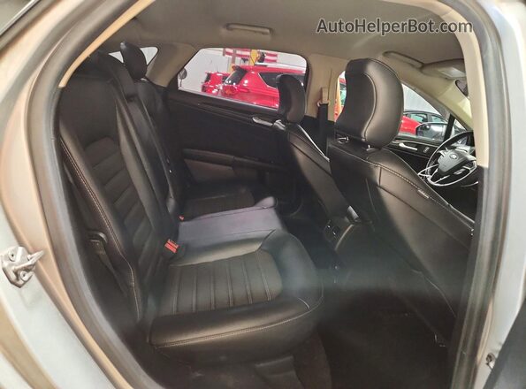 3FA6P0H71JR113700 2018 FORD FUSION Silver Vista de los asientos traseros