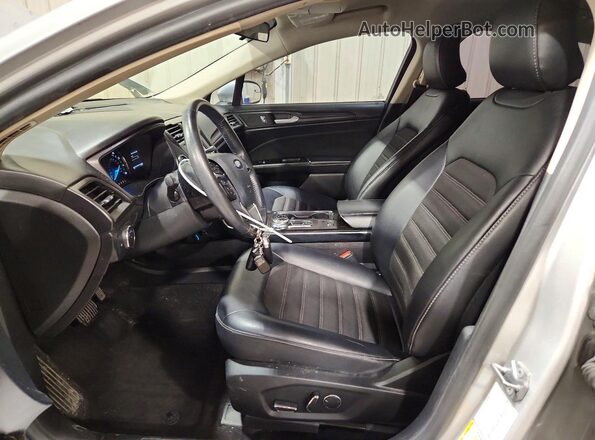 3FA6P0H71JR113700 2018 FORD FUSION Silver Vista interior delantera
