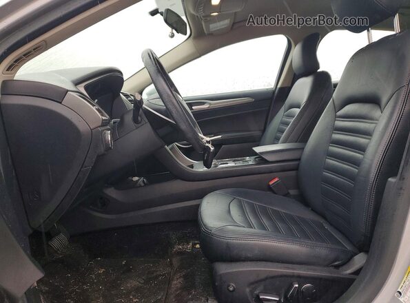 3FA6P0H72HR265480 2017 FORD FUSION Серебряный Вид салона спереди