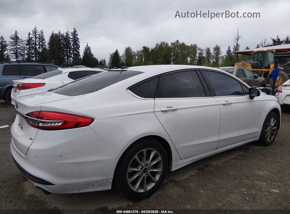 3FA6P0H72HR356054 2017 FORD FUSION White Widok z przodu