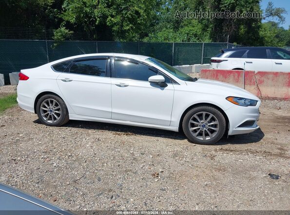 3FA6P0H74HR125026 2017 FORD FUSION White Widok wnętrza z tyłu