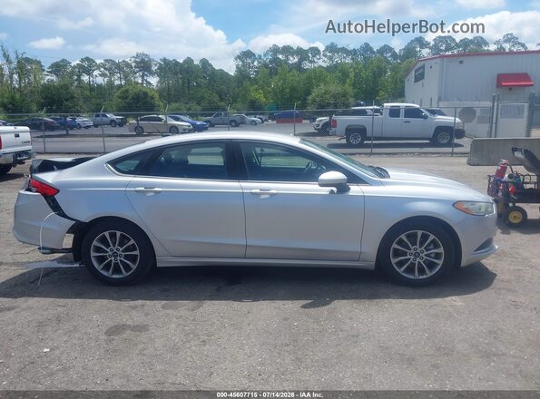3FA6P0H75HR392837 2017 FORD FUSION Gray Widok wnętrza z tyłu