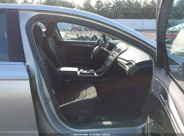 3FA6P0H77HR235603 2017 FORD FUSION Silver წინა სალონის ხედი