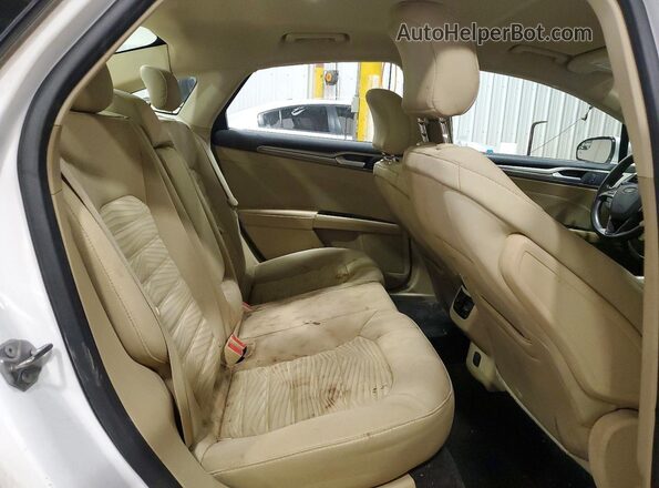 3FA6P0H79GR136621 2016 FORD FUSION White Widok tylnych siedzeń