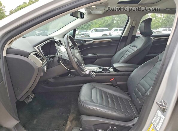 3FA6P0H94GR266131 2016 FORD FUSION Серебряный Вид салона спереди