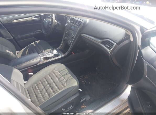3FA6P0HD0JR189009 2018 FORD FUSION Серебряный Вид салона спереди