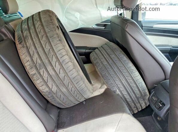 3FA6P0HD0LR111185 2020 FORD FUSION Red Widok komory silnika