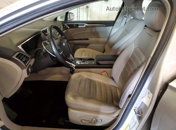 3FA6P0HD1HR132649 2017 FORD FUSION Silver Вид салону спереду