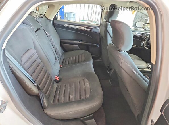 3FA6P0HD2HR293737 2017 FORD FUSION White Vista de los asientos traseros