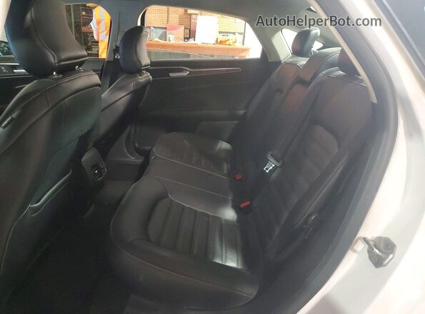 3FA6P0HD3HR170531 2017 FORD FUSION White Вид задніх сидінь