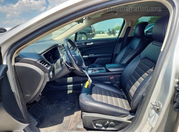 3FA6P0HD3JR265211 2018 FORD FUSION Silver Вид салону спереду