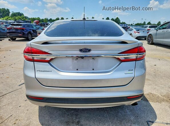 3FA6P0HD3JR265211 2018 FORD FUSION Silver Вид ззаду