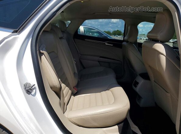 3FA6P0HD6HR124367 2017 FORD FUSION White Vista de los asientos traseros